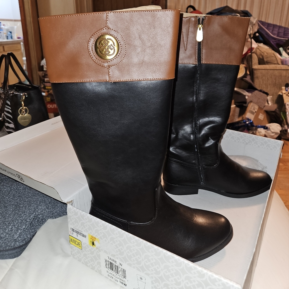 Brand new size 10 wide Daisy Fuentes riding boots